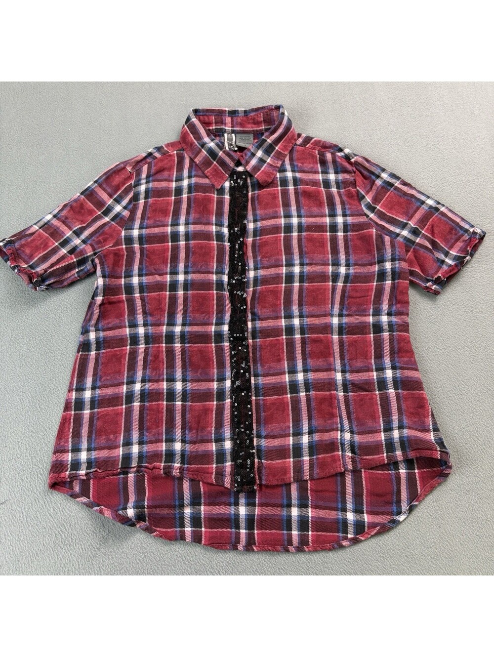 BKE Plaid Short Sleeve Button Up Shirt Size Small Red Sequin